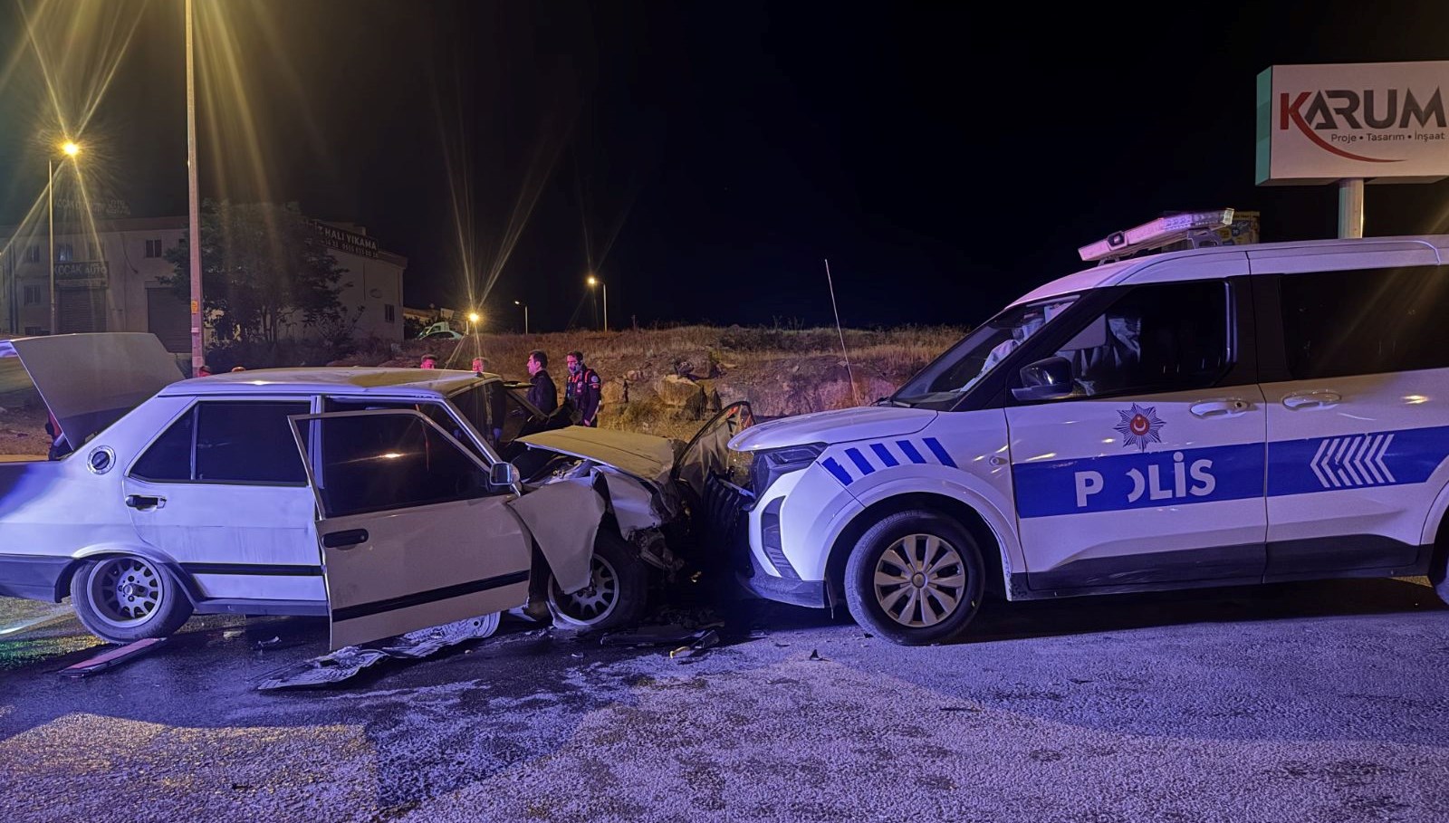 dur ihtarina uymayan surucu iki polisi yaraladi 2YEpBWzY