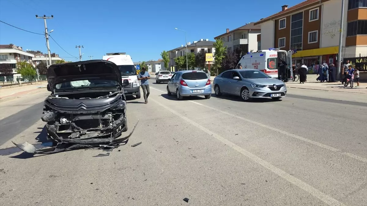 inegolde trafik kazasi 4 yarali dLSFamdr