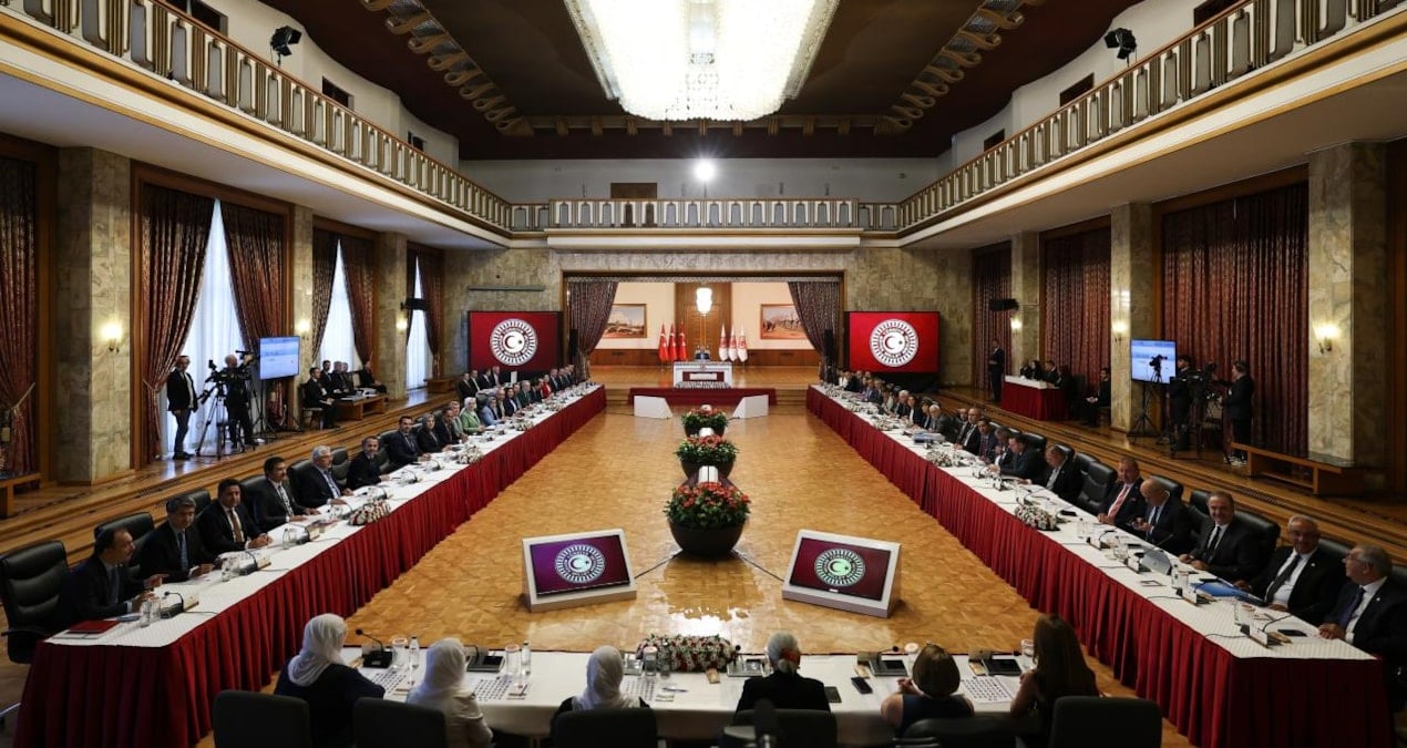 komisyonda kayyum gerginligi deJvOwj9