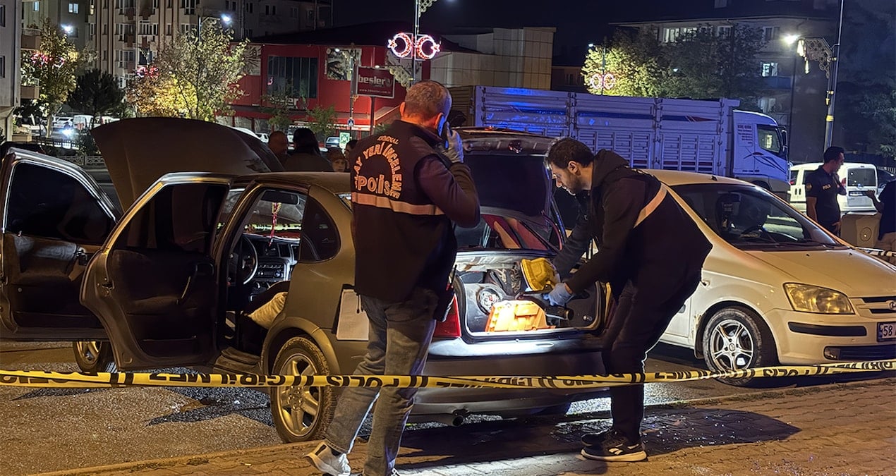 otomobil icinde cakmak gazi patladi 1 cocuk oldu 2 cocuk yarali UjeyxiYA