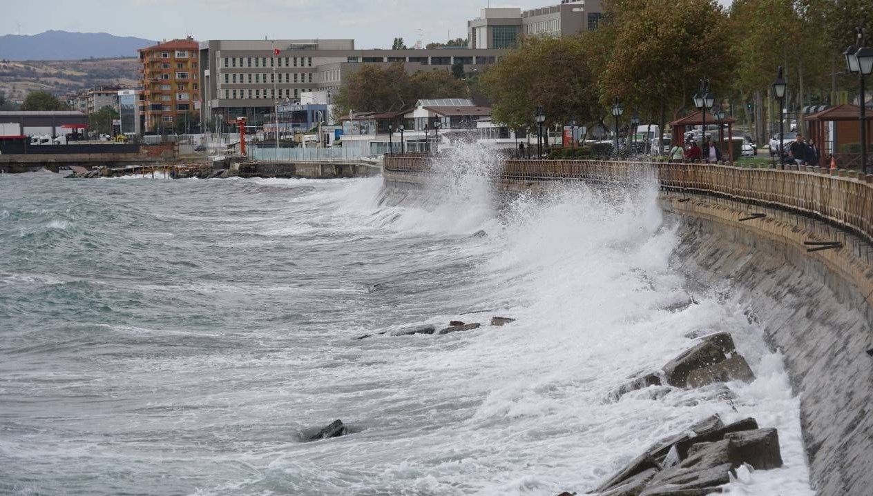 tekirdagda poyraz deniz ulasimini vurdu qlul44YS