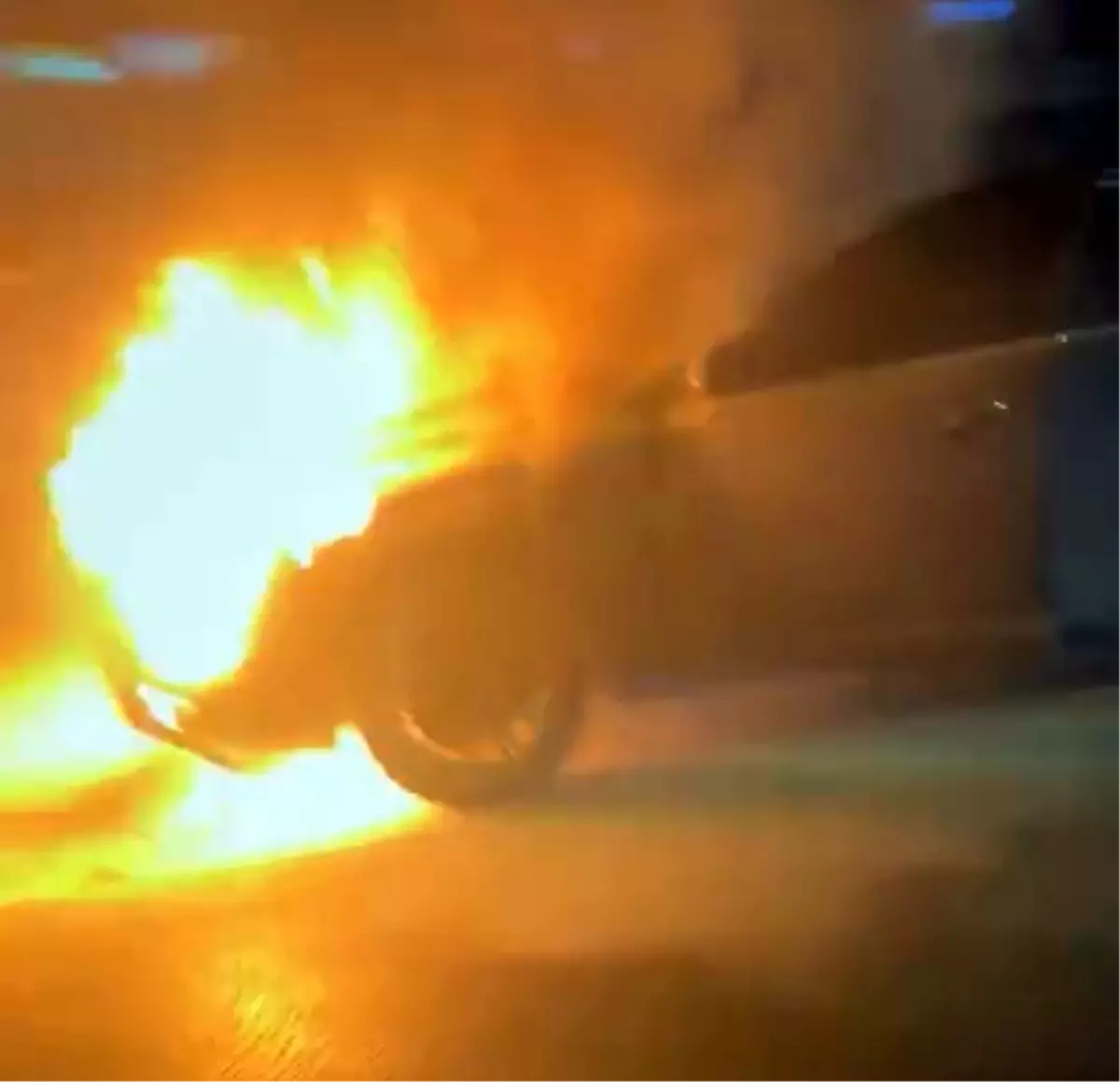 avcilarda otomobil yangini arac hasar gordu u2U26sfm