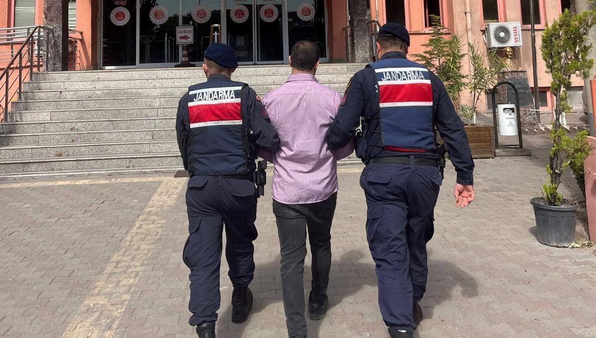 cezaevi firarisi camide uyurken yakalandi AH8caBkb