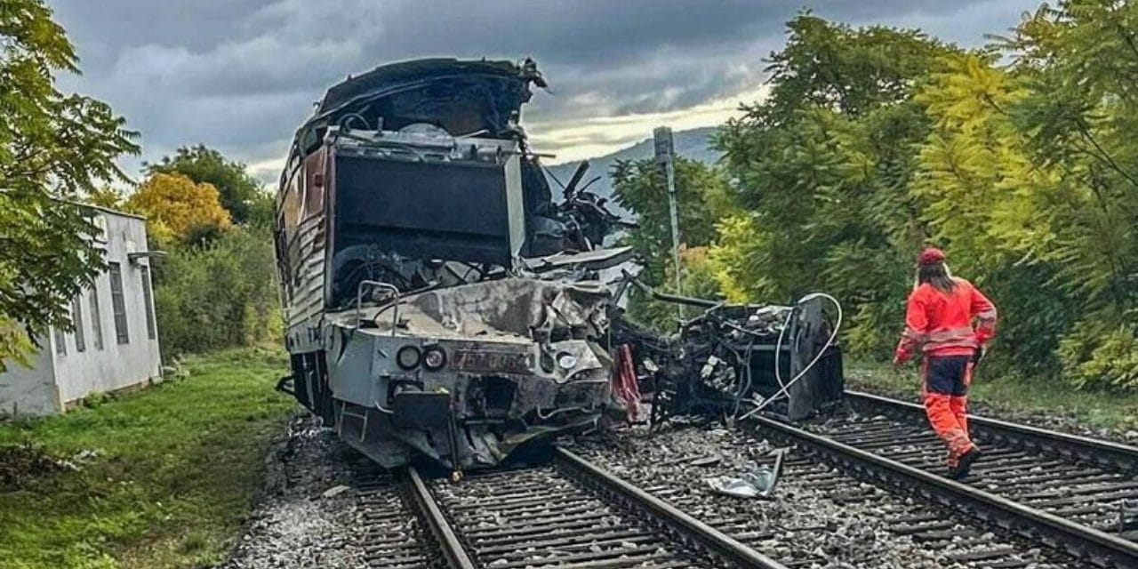 hizli trenler carpisti cok sayida yarali var ifYiZvtL.jpg