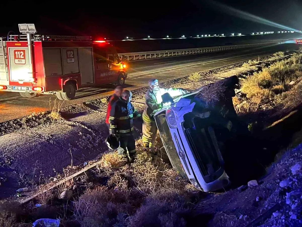 mardinde hafif ticari arac devrildi surucu yaralandi JC6STXp2.jpg