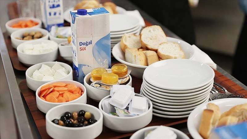 saglik bakani memisoglu rizede ozel okulda ogrencilere saglikli beslenme cagrisi yapti eCfdKYBN.jpg