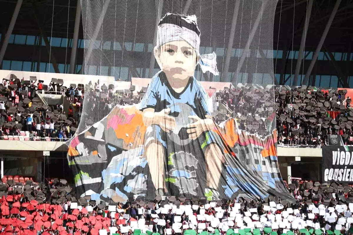 sivassporlu taraftarlardan gazze protestosu viVfjlM3