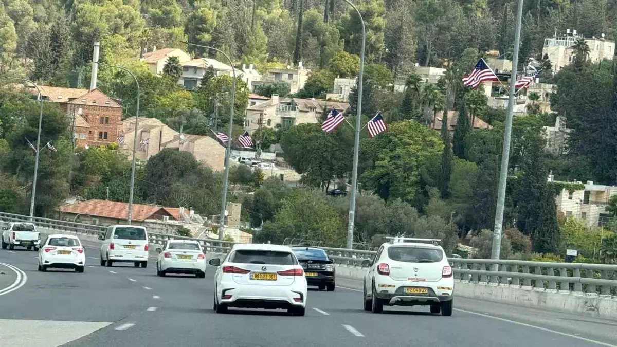 tel avivden kuduse ziyaretcileri abd bayraklari karsiliyor ktiOzeEK.jpg