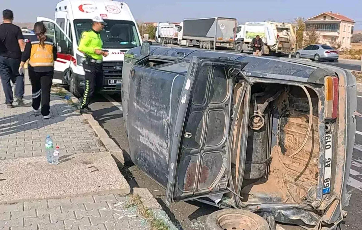 aksarayda tir ile carpisan otomobil devrildi 3 yarali HDJLJQUO.jpg