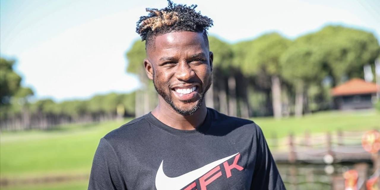 bir zamanlar super ligde oynuyordu unlu futbolcuya avmde silahli tehdit P6fTqazM.jpg