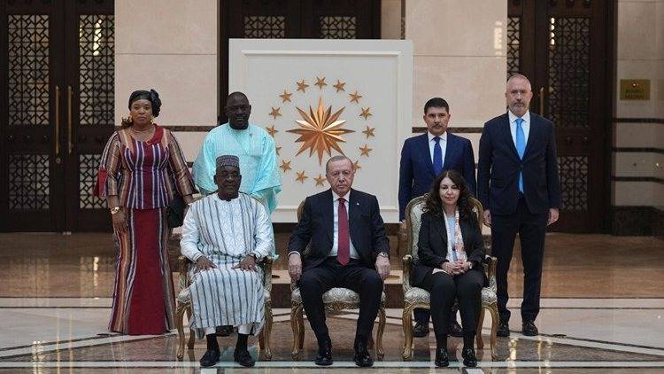 erdogan 5 ulkenin buyukelcisini kabul etti kh5XaMHU.jpg