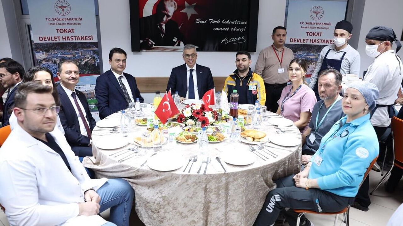 Sağlık Bakanı Memişoğlu Tokat’ta sağlık çalışanlarıyla iftar yaptı